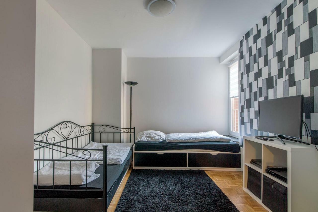 Private Rooms Near Exhibition Center Hannover Exteriör bild